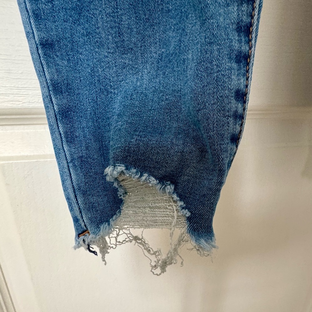 Kendall + Kylie ‘The Ultra Babe Skinny’ Distressed Blue Jeans Size 11/30 - Picture 8 of 14